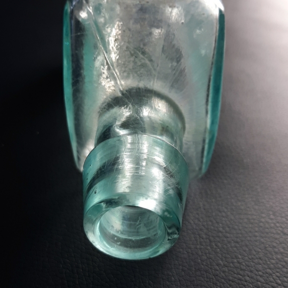 1854 Medical Discovery Bottle - Picture 6 of 8